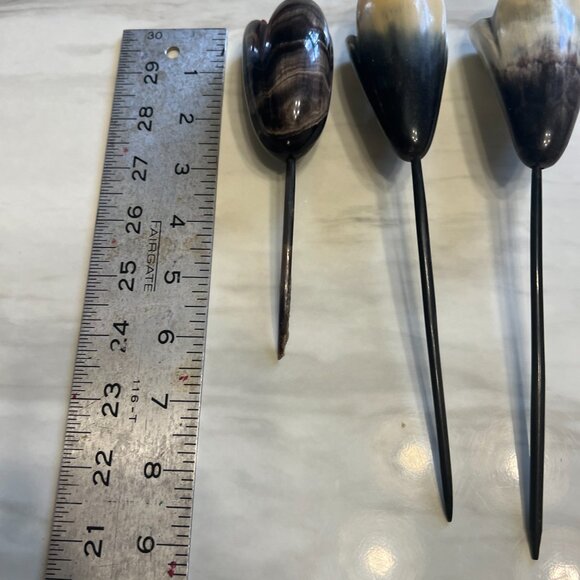 This set of hand carved vintage tulips, leaves and Stems were hand carved from A - Picture 9 of 11